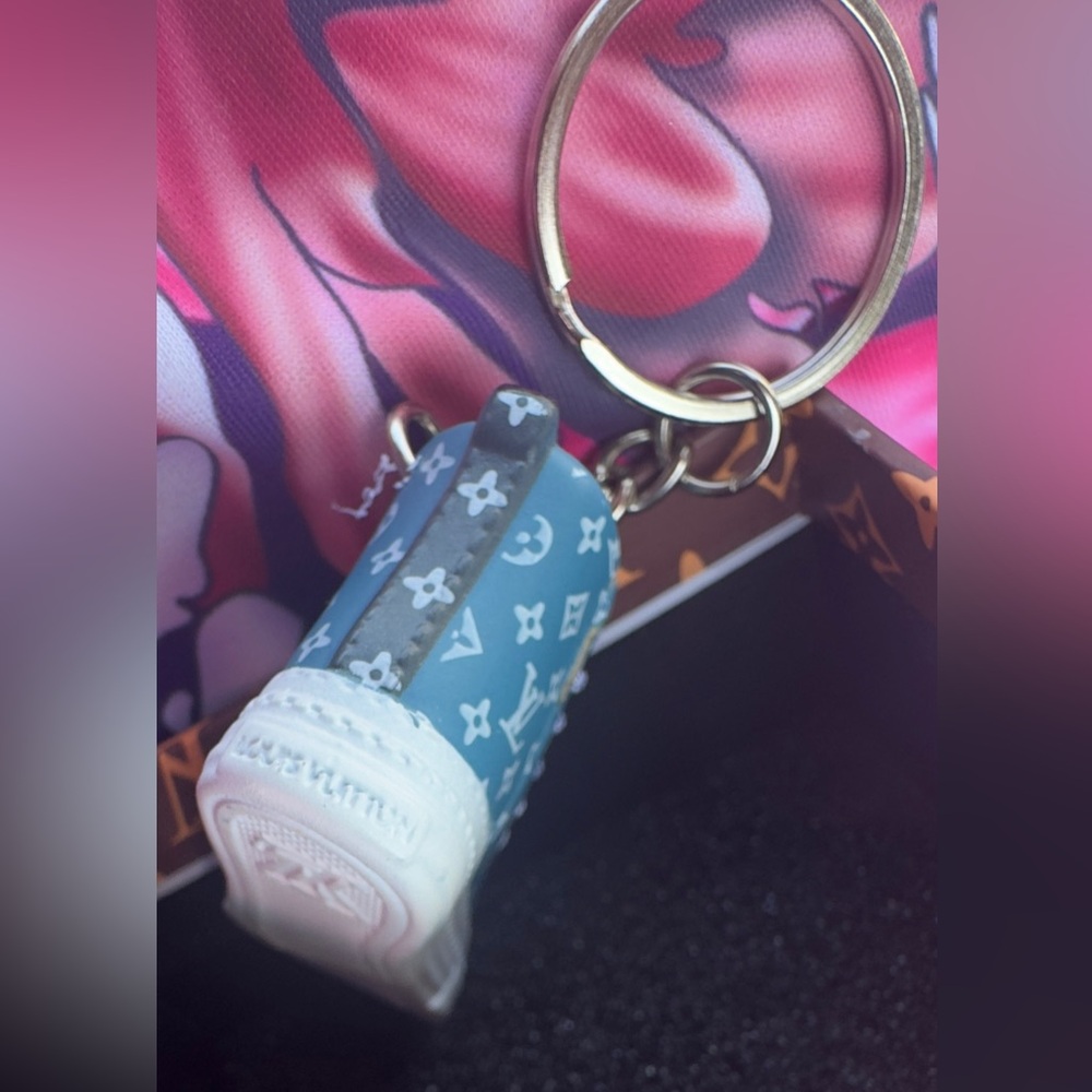 Fashion Blue Monogram Sneaker Keychain - Picture 5 of 15